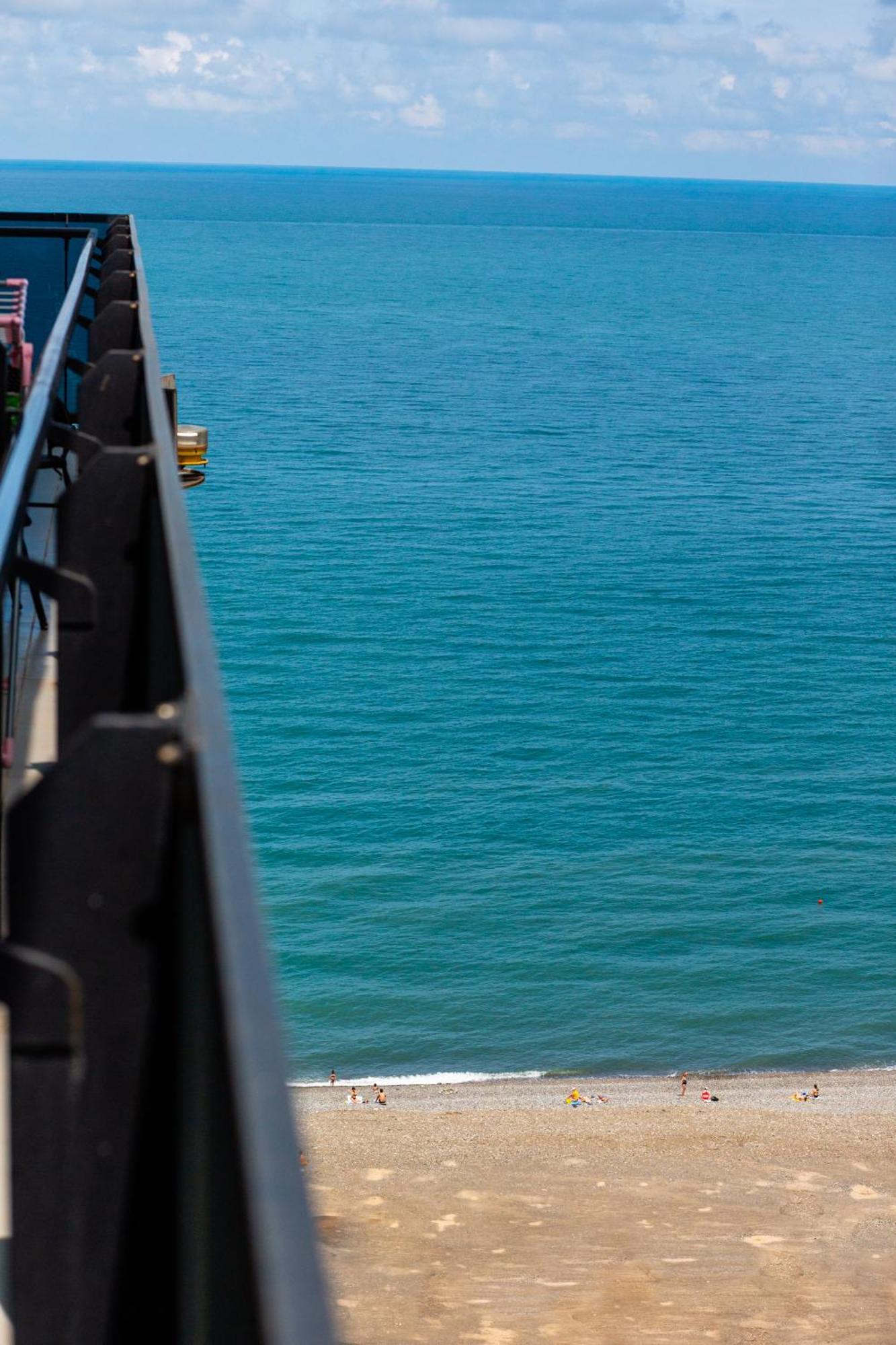 Beach Tower By G-Point バトゥーミ エクステリア 写真